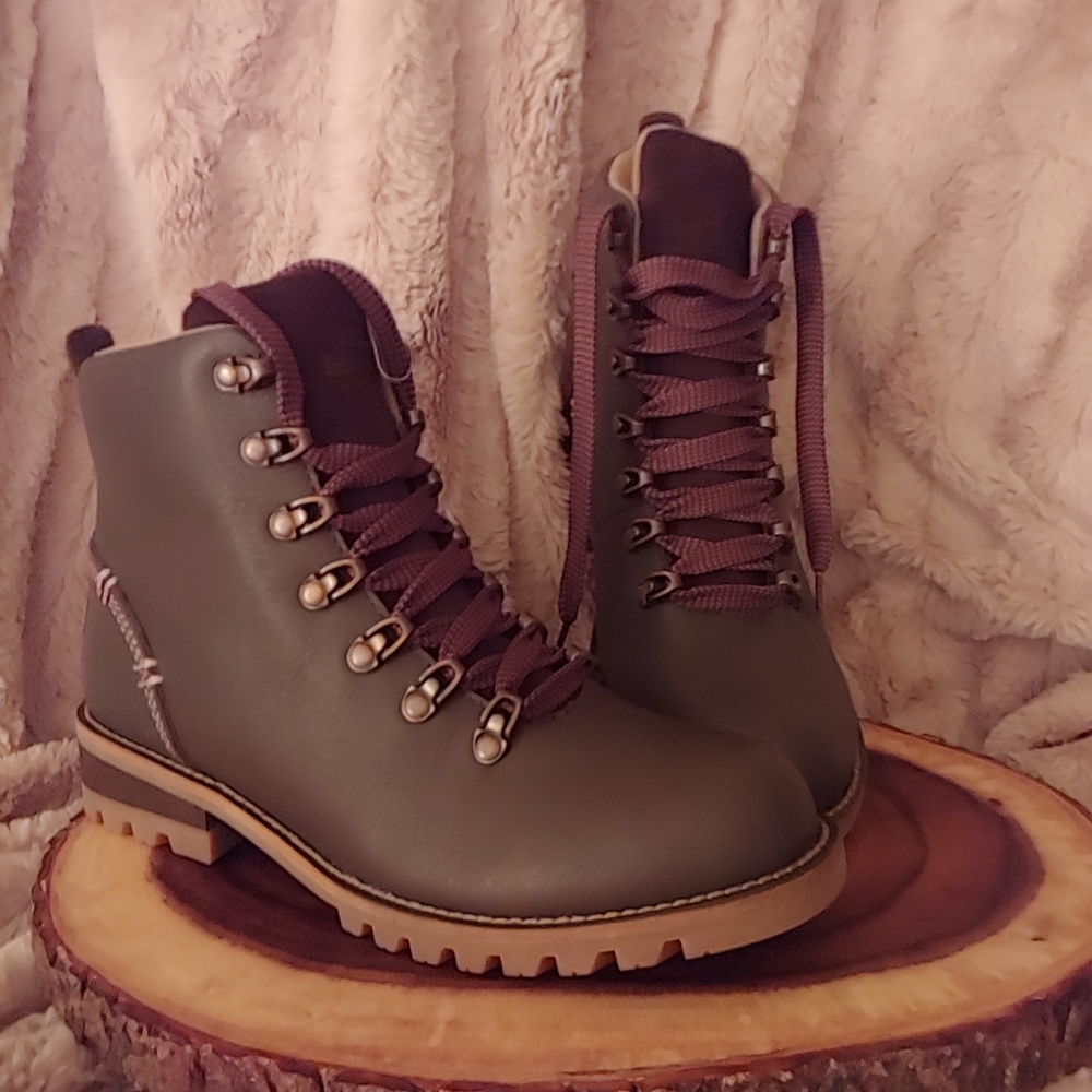 Kodiak Women's size 7 tan boots